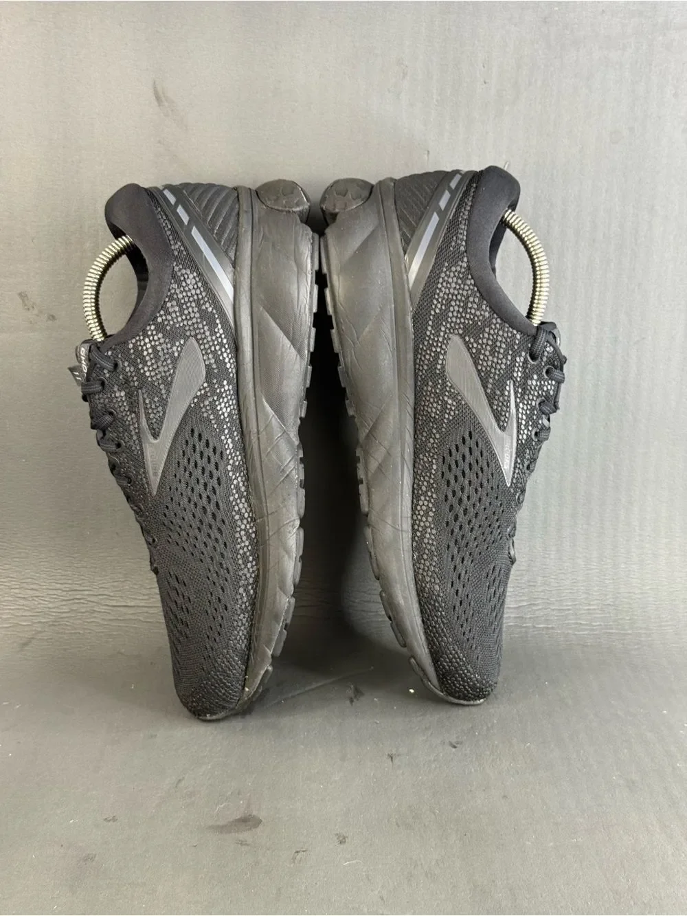 Brooks Ghost 11 running athletic sneaker shoes Extra-wide men’s size 10